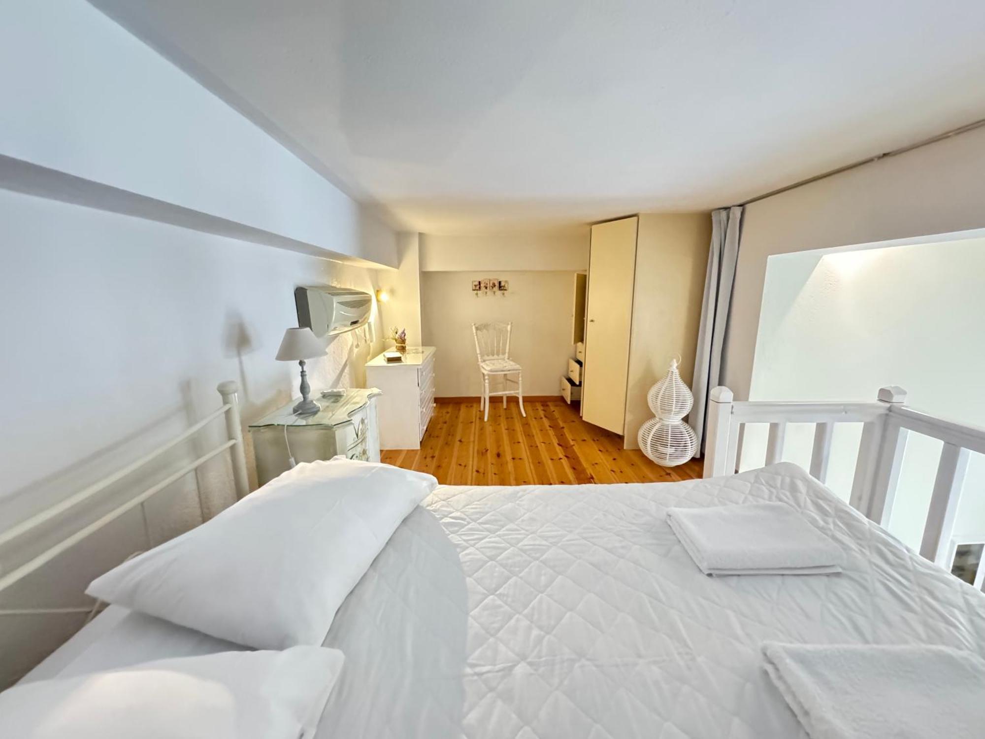 Roula'S Suites Ándros エクステリア 写真